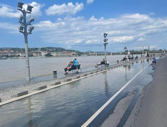 800 kilométeren árvízvédelmi készültség van, tetőzik a Duna Budapestnél