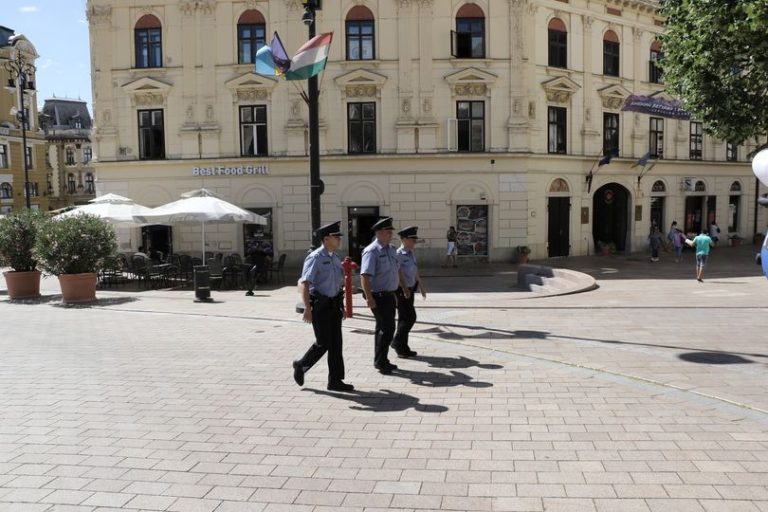 132 igazoltatás, 14 szabálysértés a tegnapi fokozott rendőri ellenőrzés mérlege Pécsen