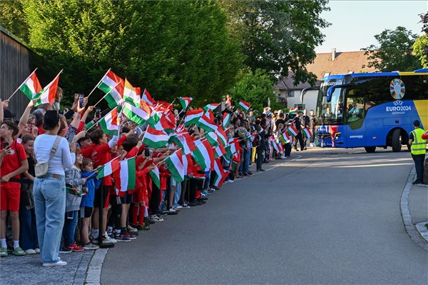 Megérkezett a magyar válogatott a németországi bázisára