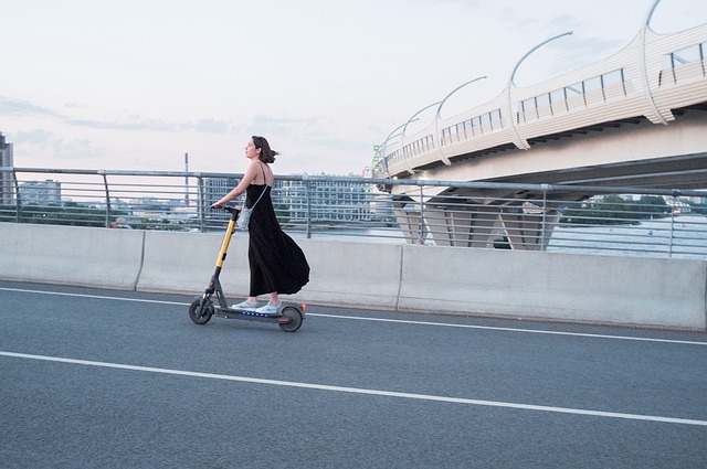 Kötelező lesz a felelősségbiztosítás az elektromos rollerekre