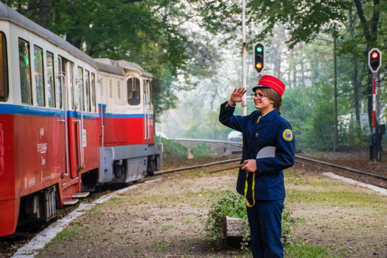 Gyermekvasutasok álltak szolgálatba a balatonfenyvesi kisvasúton