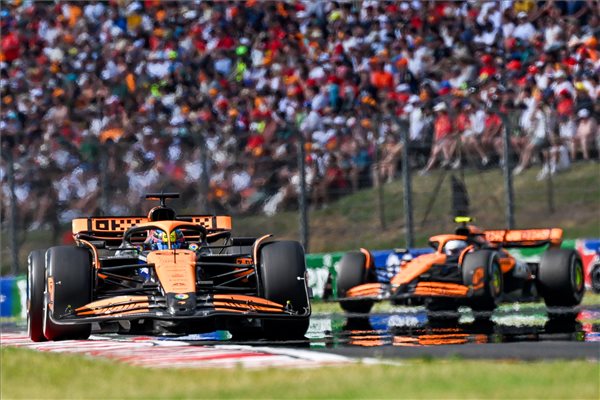 Piastri vezetésével kettős McLaren-győzelem született a Hungaroringen