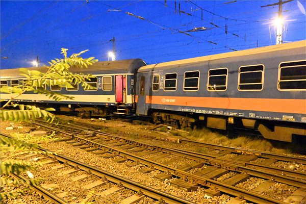 A Keleti pályaudvar nem indít és nem fogad vonatokat a vasárnap esti baleset miatt