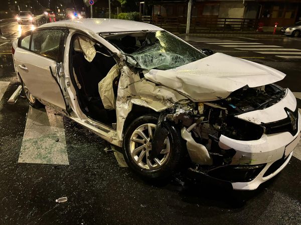 Autó és busz karambolozott Pécsen