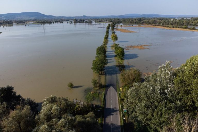 Forgalomkorlátozások a 6-oson, és Pörböly és Baja között