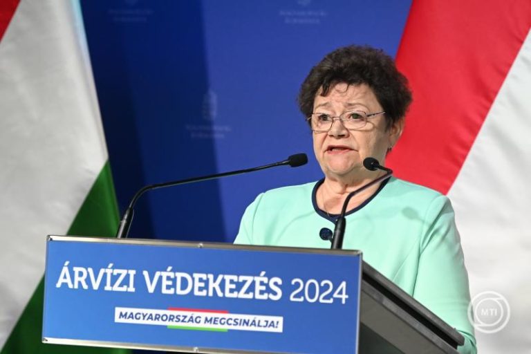 Nyugdíjba megy Müller Cecília országos tisztifőorvos