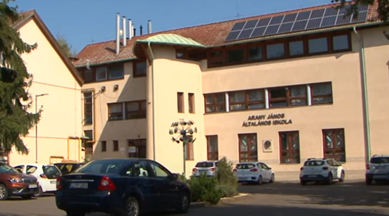 Bugyira vetkőztette büntetésből a gyerekeket egy nyírmeggyesi tanár