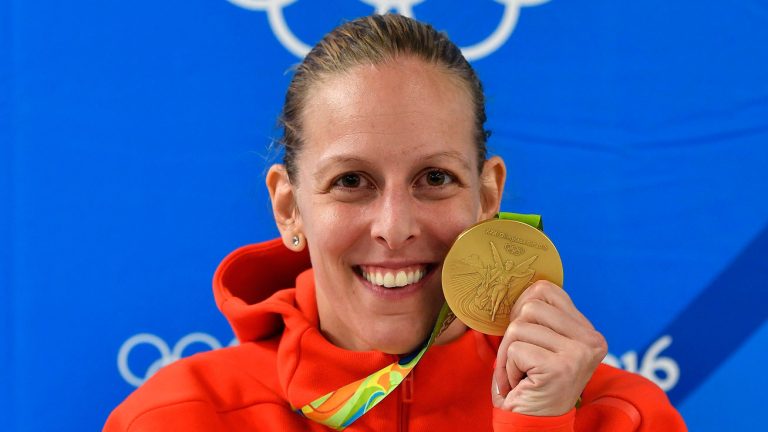 42 éves Szász Emese
