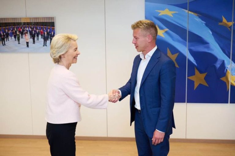 Magyar Péter: az uniós források a magyar embereknek járnak