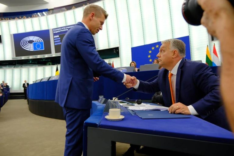 Minimálisra csökkent a különbség a Fidesz és a Tisza Párt támogatottsága között