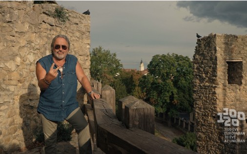 A pécsi Zsolnay-negyedben és a siklósi várban is sétálhatunk Rudán Joe-val