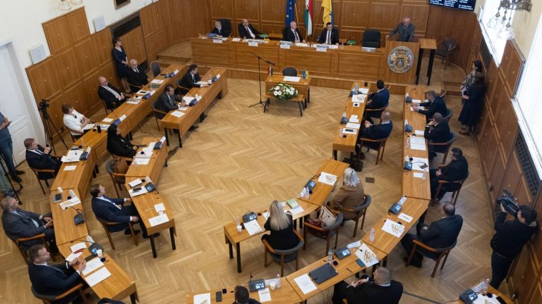 Szinte semmit nem fogadott el a pécsi közgyűlés a tervezett SZMSZ-módosításokból