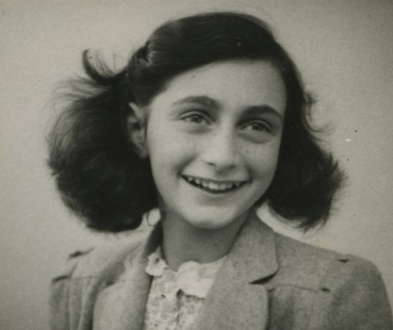 Pécsre érkezik az Anne Frank élete vándorkiállítás