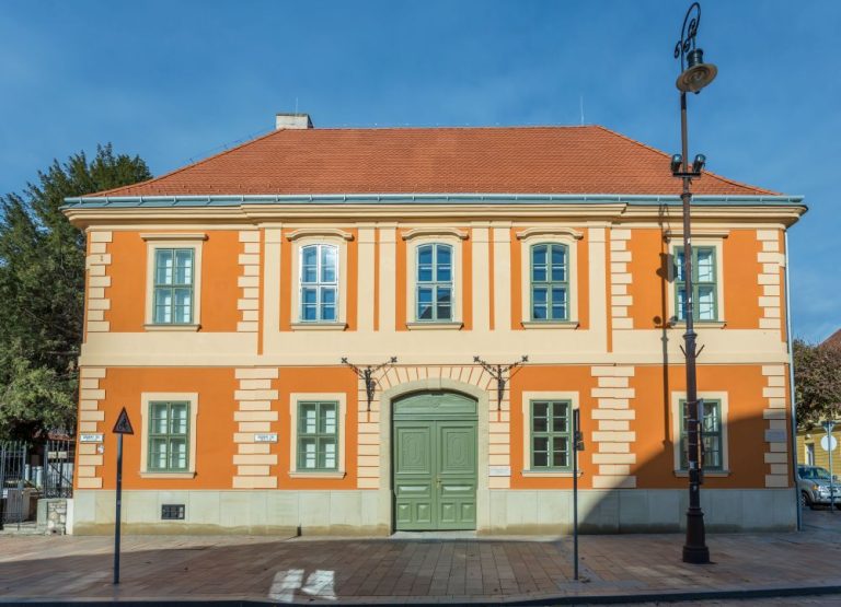 Középiskolás tárlatvezetőket keresnek Pécsen
