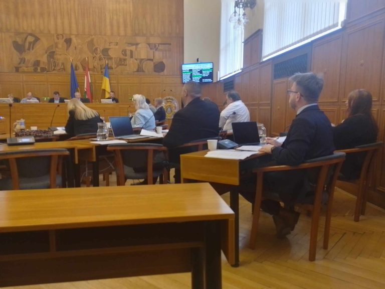 Talabér Ádám a kormányzati elvonásokat bírálta a költségvetési vitán, személyeskedést kapott válaszul