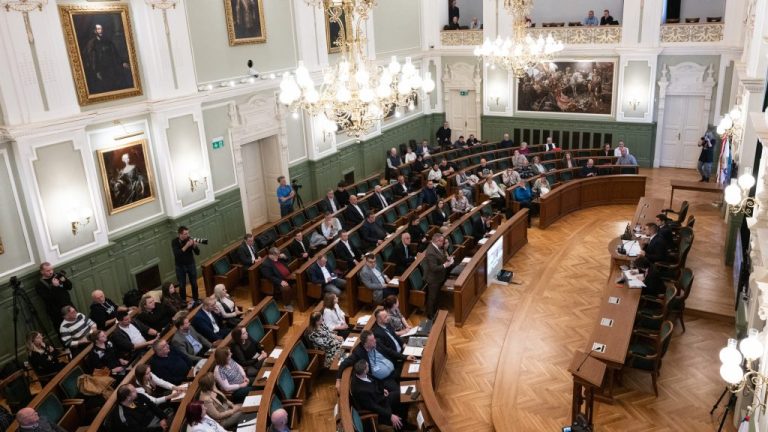 Brutálisan emelték Győrben a felügyeli bizottsági tagok tiszteletdíját
