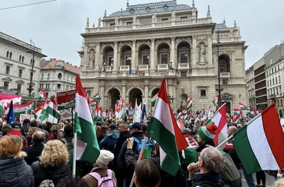Magyar Péter 12 kérdésben kéri a magyarok véleményét