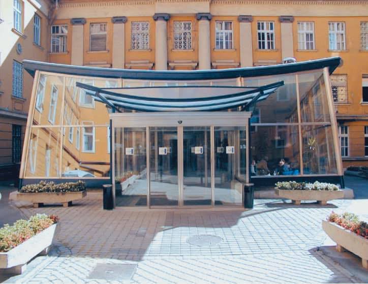Feladja a leckét a szakembereknek a Magyar Rádió atombunkere