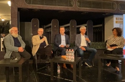 Esterházy Irodalmi Díjat hoztak létre