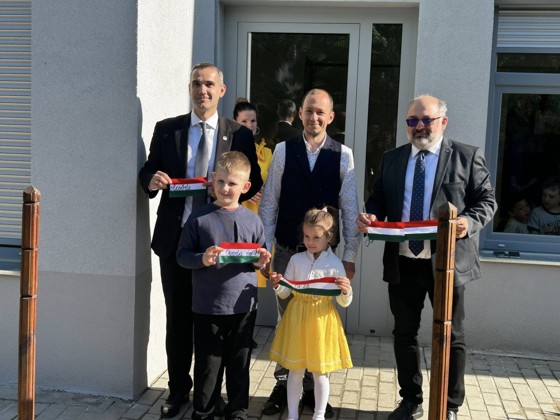 Siklóson átadták a felújított óvodát