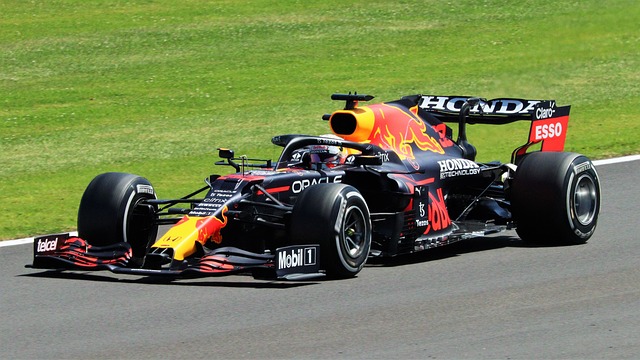 Forma-1 – Verstappené a pole pozíció Szuzukában