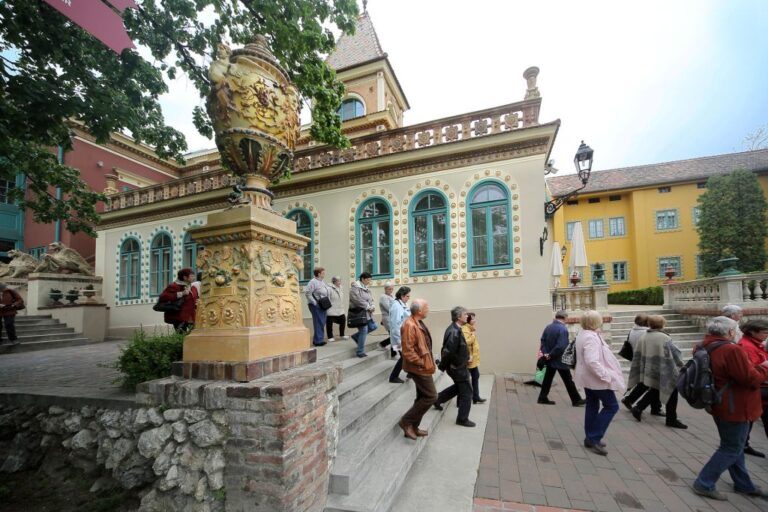 Nyugdíjasoknak szóló programsorozat indul a Zsolnay Negyedben