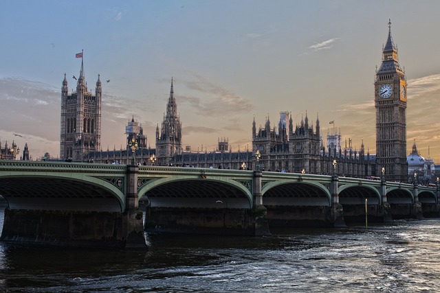 A brit kormány megtorló jellegű vámokat vethet ki amerikai importtermékekre