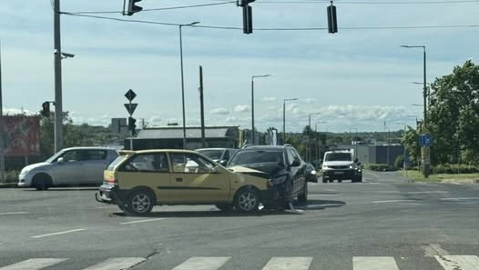 Óránkénti balesetek nehezítik a forgalmat Pécsen