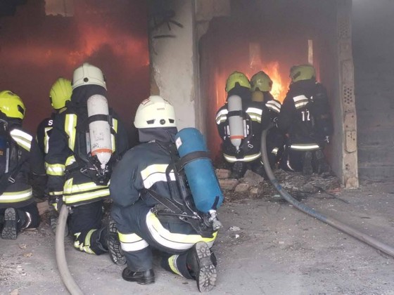 Tűz tombolt Pécsen, kórházba került a házban lakó