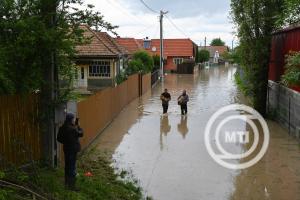 Megkezdte a helyszíni segítségnyújtást az árvíz sújtotta Nagyborosnyón az Ökumenikus Segélyszervezet
