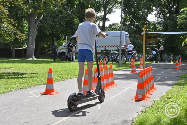 Így utaz(t)unk mi címmel nyílt időszaki tárlat a Földalatti Vasúti Múzeumban