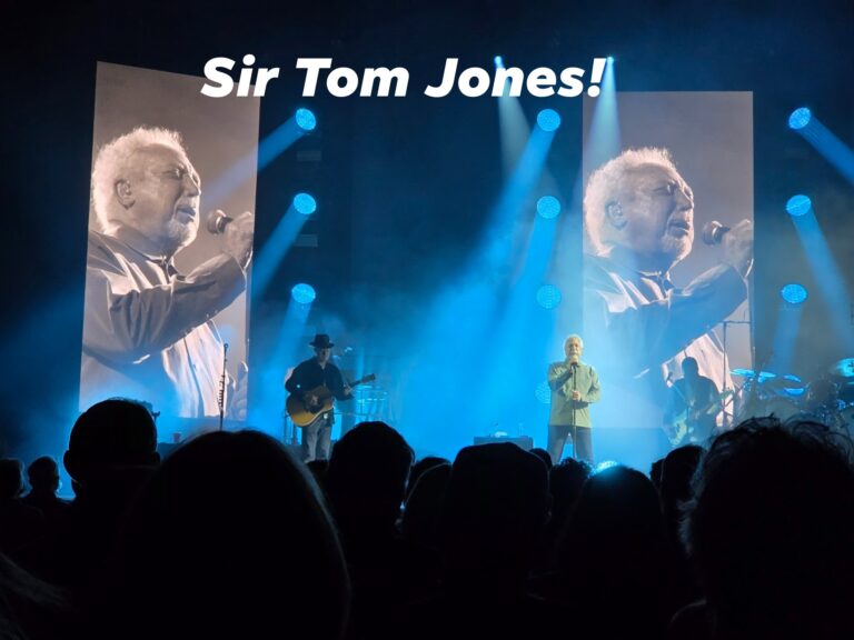 Ma 85 éves Tom Jones