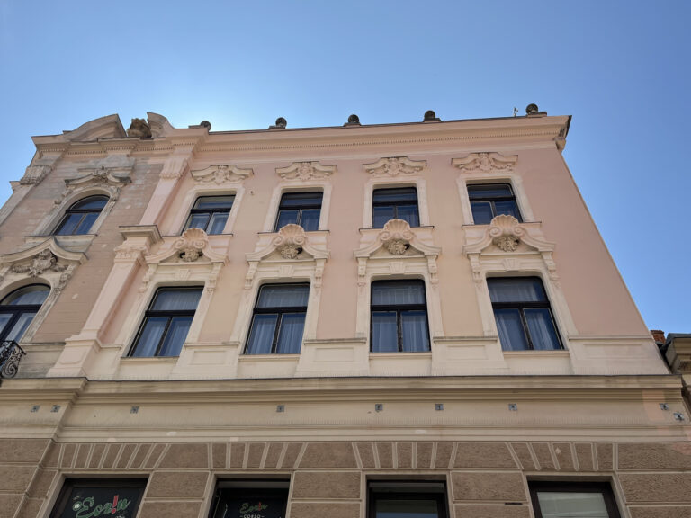 Befejeződtek a felújítási munkálatok a Pécsi Nemzeti Színház épületén