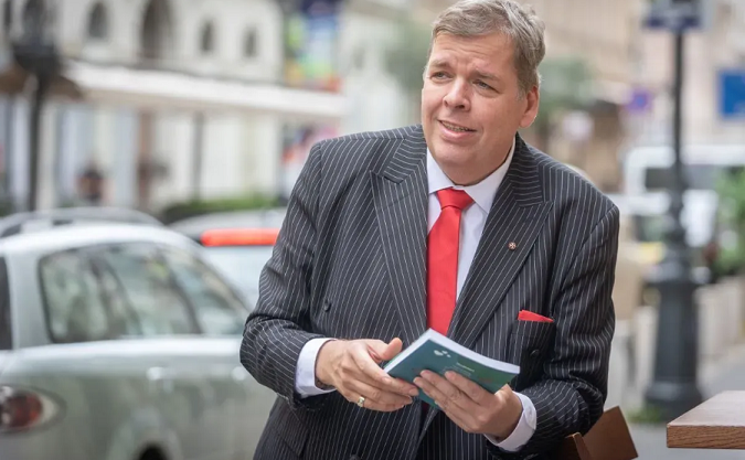 54 éves korában elhunyt Scmuck Andor