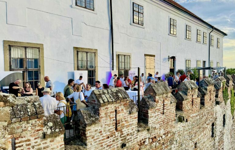 A Villányi borvidék nyári ünnepe a Siklósi Vár teraszán
