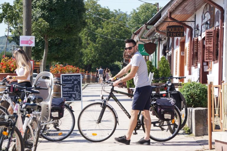 Autósok, vigyázat! – Szombaton több bringás teker majd a villányi borvidéken