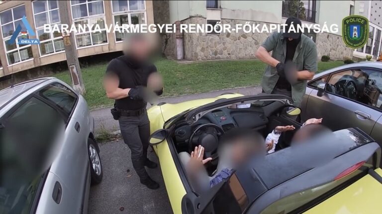 Rajtaütés Pécsett: drogkereskedőt és több fogyasztót is előállítottak a rendőrök – VIDEÓ