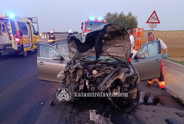 Ütközések, lángok, mentések – eseménydús hétvégét zártak Baranya tűzoltói