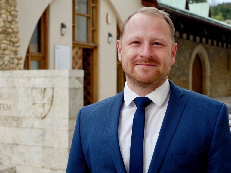 Decsi István: az egyetem működése új szintre lépett