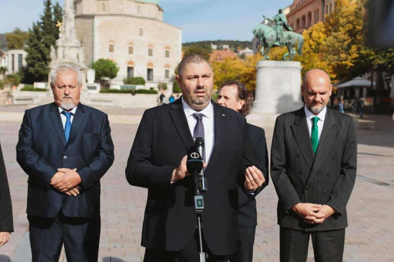 Pécsen mutatta be baranyai jelöltjeit a Mi Hazánk