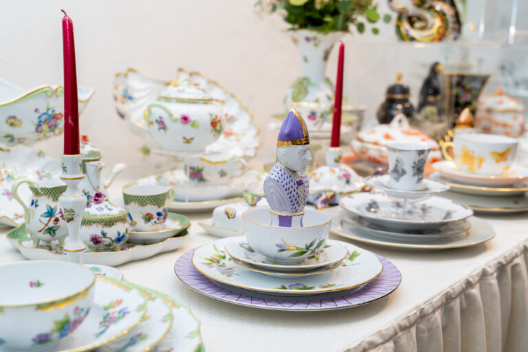 Herendi Porcelán kiállítás nyílt a siklósi várban