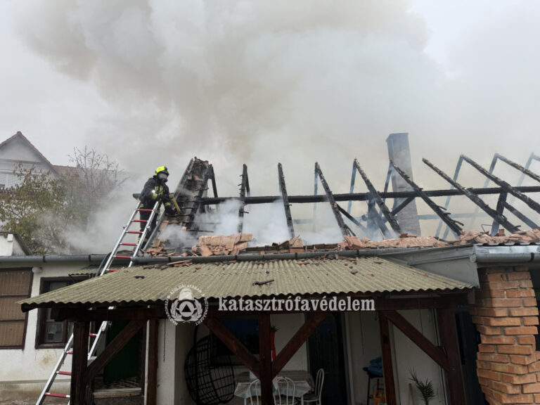 Lakhatatlanná vált egy családi ház a nagykozári tűzben
