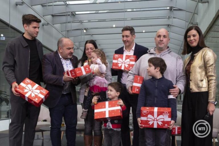 Szívek melegét viszik a rászoruló gyerekekhez – elindult a Baptista Szeretetszolgálat idei cipősdoboz-akciója