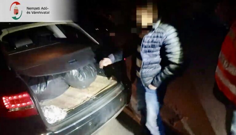 NAV-akció a 6-os főúton: két zsáknyi illegális dohány buktatta le a sofőrt