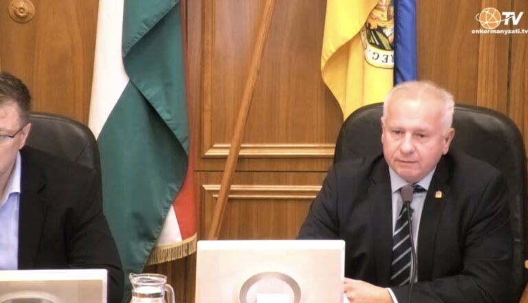 Nem sikerült a „polgármesteri vétó”: elnapolták a pécsi női kosárlabdacsapat támogatását