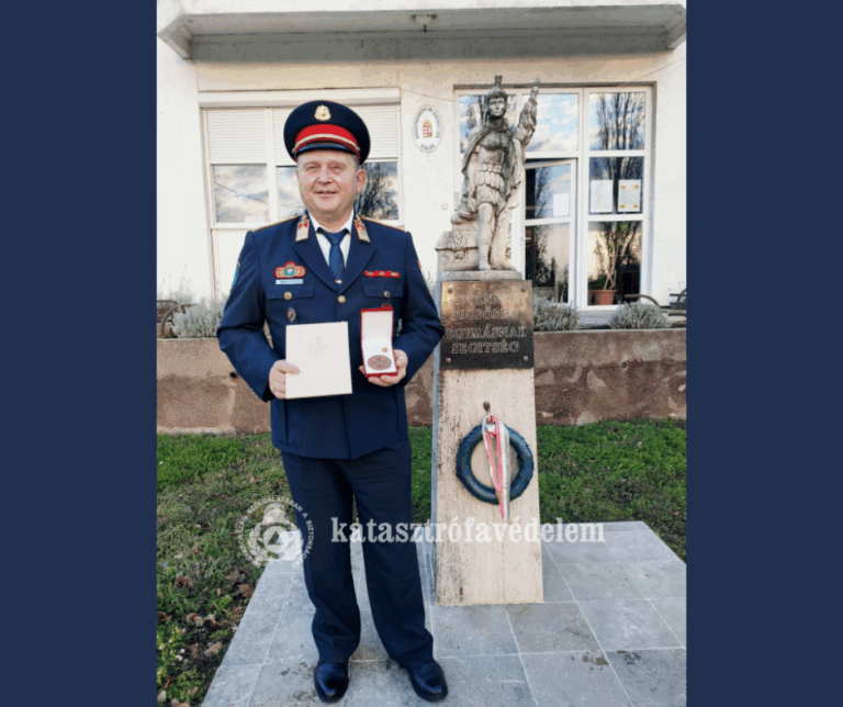 Elismerésben részesült a siklósi szolgálatparancsnok