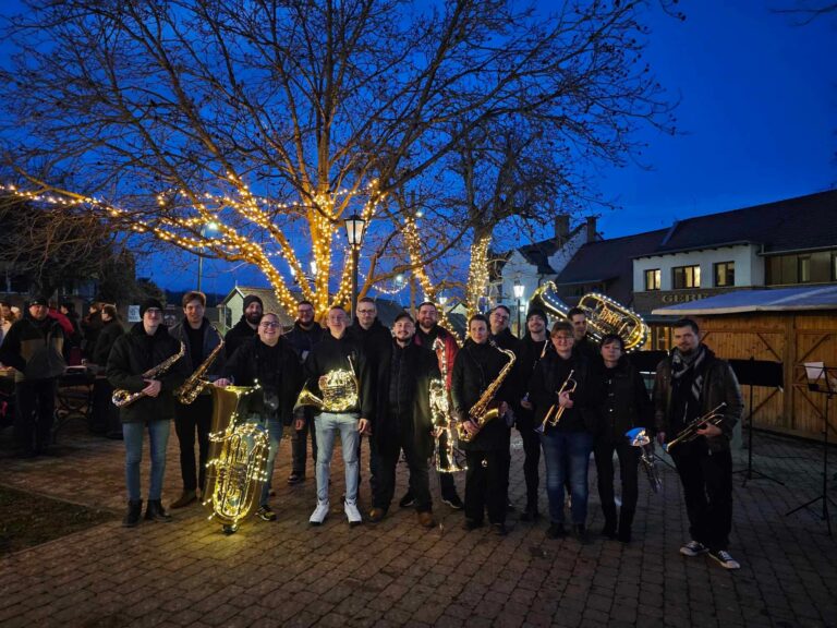 Beremend készül a bulira: érkezik a Bohemian Brass Band az Adventi Forgatagra