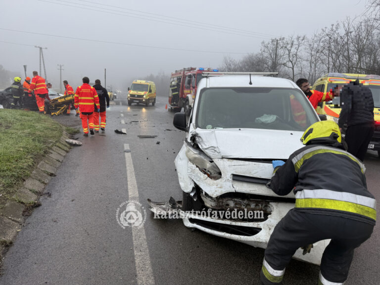 Tizenhét riasztás, tűzesetek és súlyos balesetek – mozgalmas hétvégéjük volt a baranyai tűzoltóknak