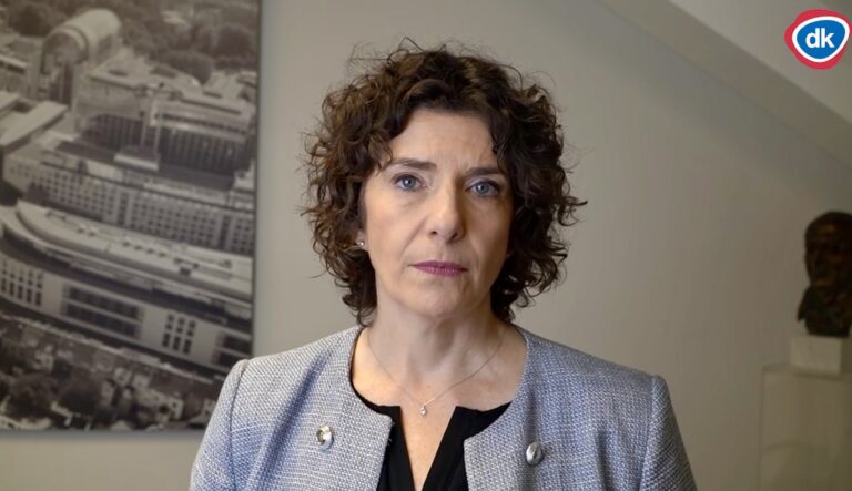 Dobrev Klára: a DK az útdíjemelés betiltását követeli a kormánytól