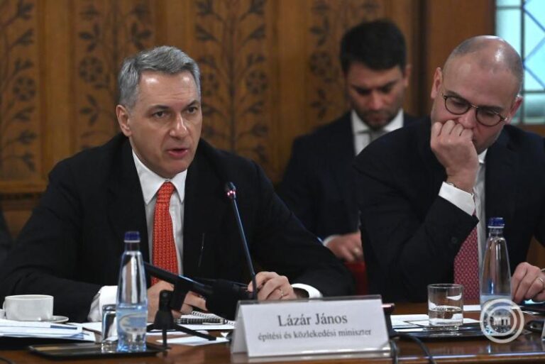 Lázár János: ezer kilométer vasúti pálya újulhat meg